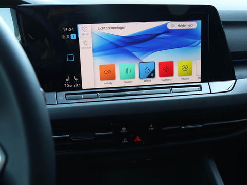 Volkswagen Golf 1.5 eTSI Style DSG 150PK | 17 inch | IQ Light | Alcantara | Memory | Camera