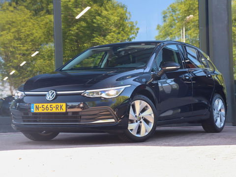 Volkswagen Golf 1.5 eTSI Style DSG 150PK | 17 inch | IQ Light | Alcantara | Memory | Camera