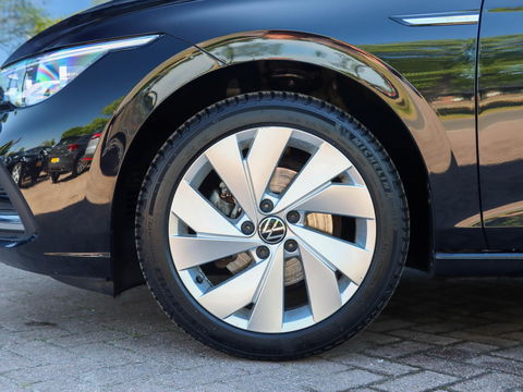 Volkswagen Golf 1.5 eTSI Style DSG 150PK | 17 inch | IQ Light | Alcantara | Memory | Camera