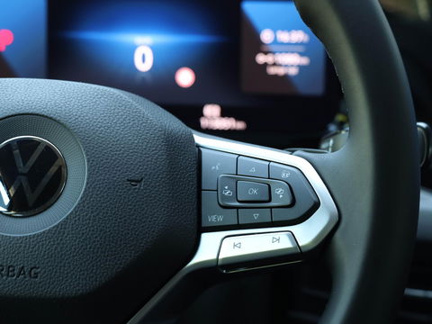 Volkswagen Golf 1.5 eTSI Style DSG 150PK | 17 inch | IQ Light | Alcantara | Memory | Camera