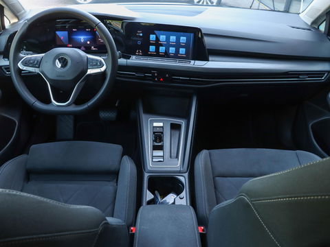 Volkswagen Golf 1.5 eTSI Style DSG 150PK | 17 inch | IQ Light | Alcantara | Memory | Camera