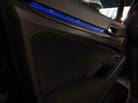 Volkswagen Golf 1.5 eTSI Style DSG 150PK | 17 inch | IQ Light | Alcantara | Memory | Camera