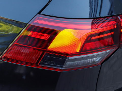 Volkswagen Golf 1.5 eTSI Style DSG 150PK | 17 inch | IQ Light | Alcantara | Memory | Camera
