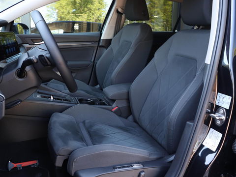 Volkswagen Golf 1.5 eTSI Style DSG 150PK | 17 inch | IQ Light | Alcantara | Memory | Camera