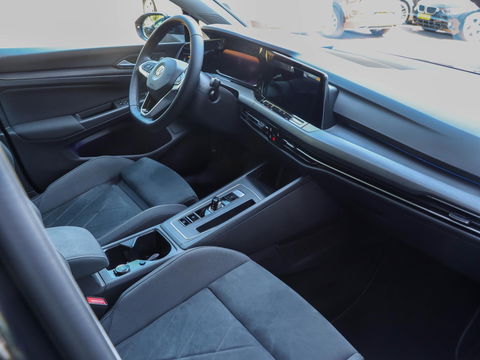 Volkswagen Golf 1.5 eTSI Style DSG 150PK | 17 inch | IQ Light | Alcantara | Memory | Camera
