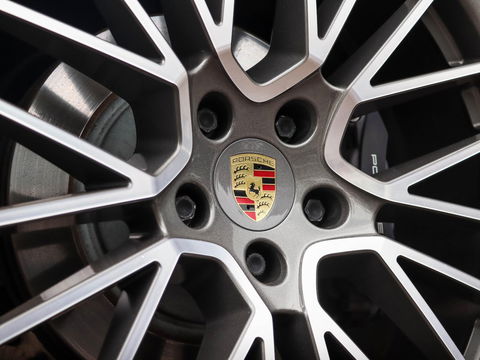 Porsche Cayenne Coupé 3.0 E-Hybrid 340PK | Carbon | Bose | Sport Chrono | Luchtvering