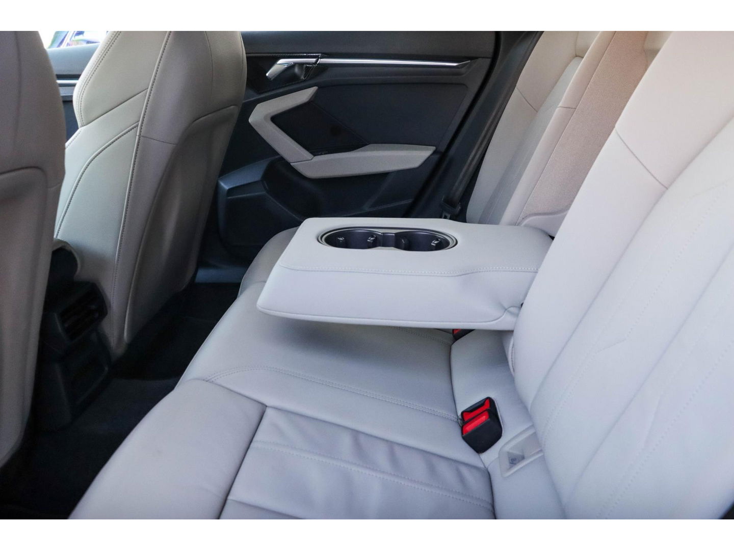 Audi A3 Limousine 35 TFSI 150pk Business Edition | Leder