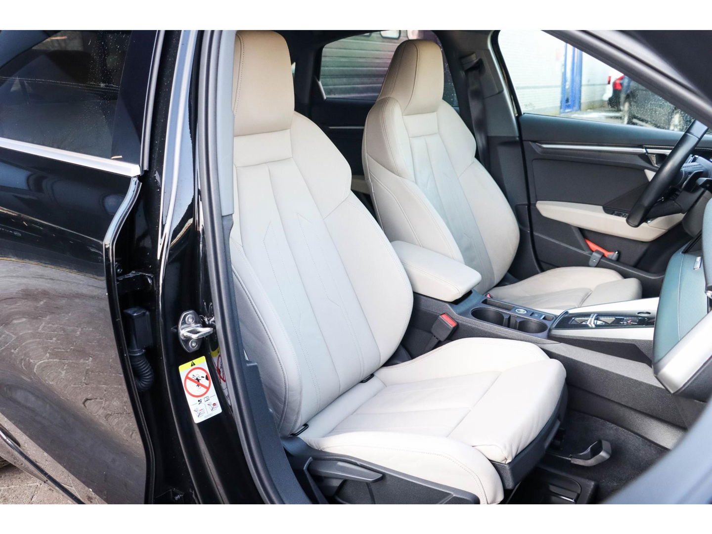 Audi A3 Limousine 35 TFSI 150pk Business Edition | Leder