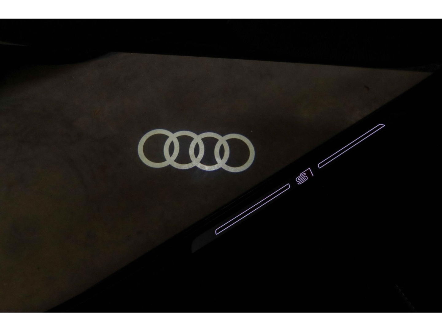Audi Q7 60 TFSI e 455pk Quattro Competition | 360 | 22 inch | Luchtvering | Trekhaak | Matrix LED