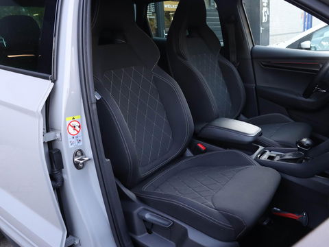 Škoda Karoq 1.5 TSI 150PK Sportline Business DSG | Camera | Trekhaak