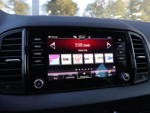 Škoda Karoq 1.5 TSI 150PK Sportline Business DSG | Camera | Trekhaak