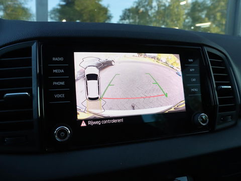 Škoda Karoq 1.5 TSI 150PK Sportline Business DSG | Camera | Trekhaak