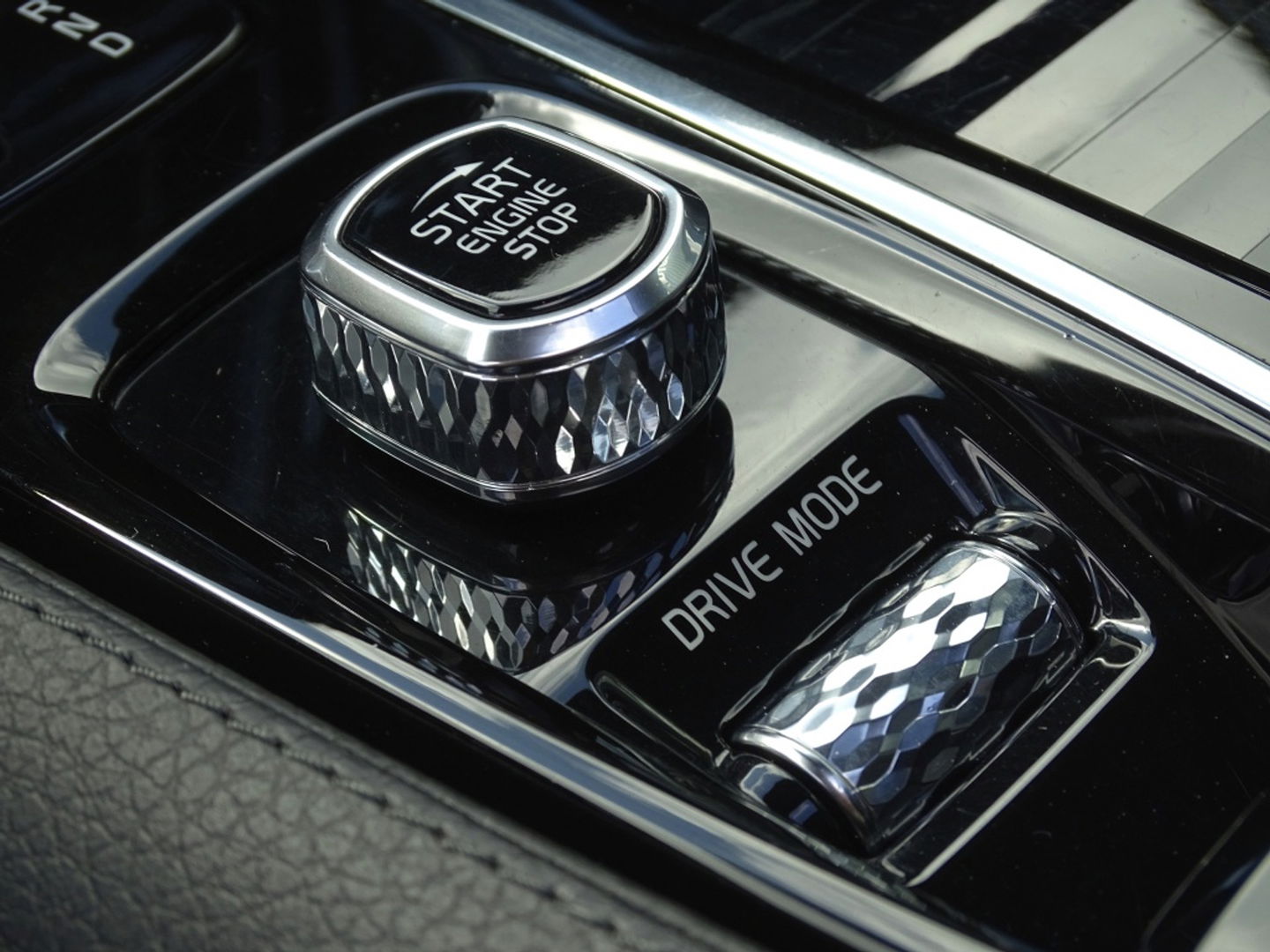 Volvo V60 T6 Twin-Engine 340PK AWD / R-Design / Harman Kardon