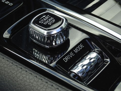 Volvo V60 T6 Twin-Engine 340PK AWD / R-Design / Harman Kardon