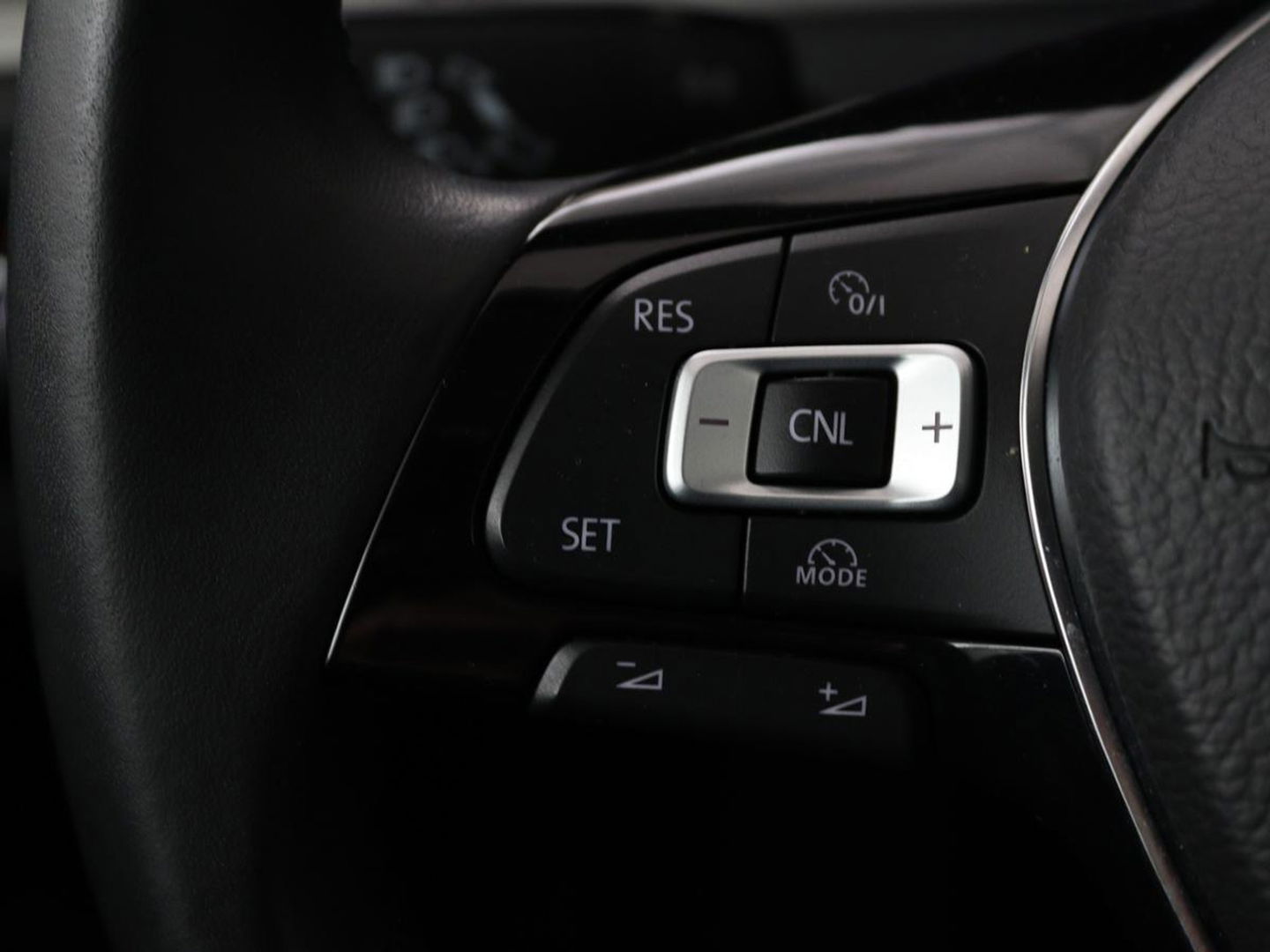 Volkswagen Golf 1.4 TSI Business Edition Connected | Automaat | Xenon | Camera | Navigatie | Dynaudio | Climate control | Cruise control | Parkeerhulp