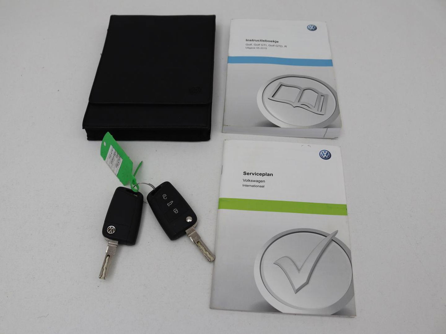 Volkswagen Golf 1.4 TSI Business Edition Connected | Automaat | Xenon | Camera | Navigatie | Dynaudio | Climate control | Cruise control | Parkeerhulp