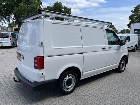Volkswagen Transporter 2.0 TDI 102pk L1H1 Comfortline / vaste prijs rijklaar € 15.950 ex btw / lease vanaf € 269 / airco / cruise / bijrijdersbank / Bott ingerichte laadruimte / imperial / trekhaak !