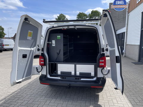 Volkswagen Transporter 2.0 TDI 102pk L1H1 Comfortline / vaste prijs rijklaar € 15.950 ex btw / lease vanaf € 269 / airco / cruise / bijrijdersbank / Bott ingerichte laadruimte / imperial / trekhaak !