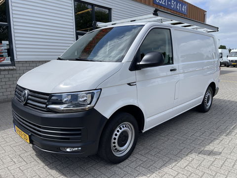 Volkswagen Transporter 2.0 TDI 102pk L1H1 Comfortline / vaste prijs rijklaar € 15.950 ex btw / lease vanaf € 269 / airco / cruise / bijrijdersbank / Bott ingerichte laadruimte / imperial / trekhaak !