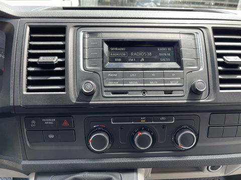 Volkswagen Transporter 2.0 TDI 102pk L1H1 Comfortline / vaste prijs rijklaar € 15.950 ex btw / lease vanaf € 269 / airco / cruise / bijrijdersbank / Bott ingerichte laadruimte / imperial / trekhaak !