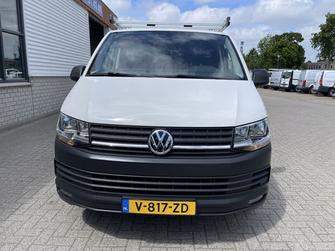 Volkswagen Transporter 2.0 TDI 102pk L1H1 Comfortline / vaste prijs rijklaar € 15.950 ex btw / lease vanaf € 269 / airco / cruise / bijrijdersbank / Bott ingerichte laadruimte / imperial / trekhaak !