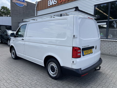 Volkswagen Transporter 2.0 TDI 102pk L1H1 Comfortline / vaste prijs rijklaar € 15.950 ex btw / lease vanaf € 269 / airco / cruise / bijrijdersbank / Bott ingerichte laadruimte / imperial / trekhaak !
