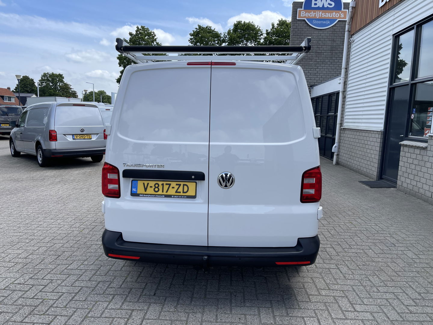 Volkswagen Transporter 2.0 TDI 102pk L1H1 Comfortline / vaste prijs rijklaar € 15.950 ex btw / lease vanaf € 269 / airco / cruise / bijrijdersbank / Bott ingerichte laadruimte / imperial / trekhaak !