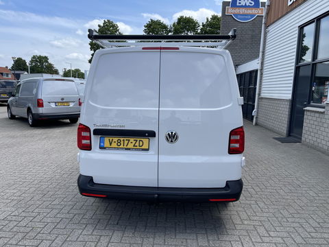 Volkswagen Transporter 2.0 TDI 102pk L1H1 Comfortline / vaste prijs rijklaar € 15.950 ex btw / lease vanaf € 269 / airco / cruise / bijrijdersbank / Bott ingerichte laadruimte / imperial / trekhaak !