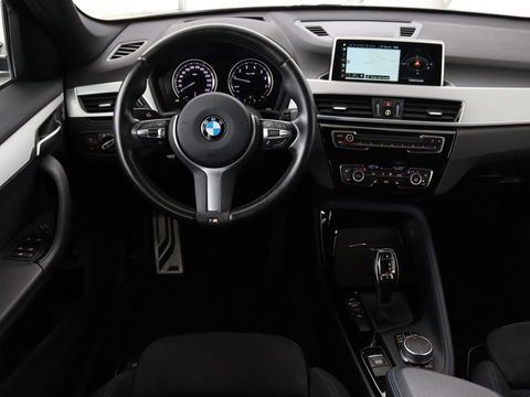 BMW X1 sDrive18i M Sport | Stoelverwarming | Head-Up | Sportstoelen | Full LED | Alcantara | Navigatie | Park Assist | Climate control