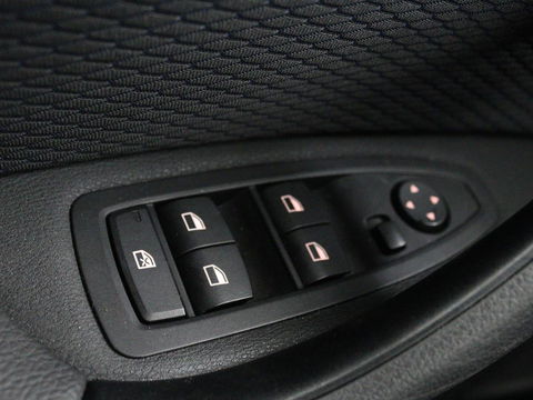 BMW X1 sDrive18i M Sport | Stoelverwarming | Head-Up | Sportstoelen | Full LED | Alcantara | Navigatie | Park Assist | Climate control