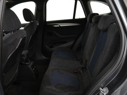 BMW X1 sDrive18i M Sport | Stoelverwarming | Head-Up | Sportstoelen | Full LED | Alcantara | Navigatie | Park Assist | Climate control