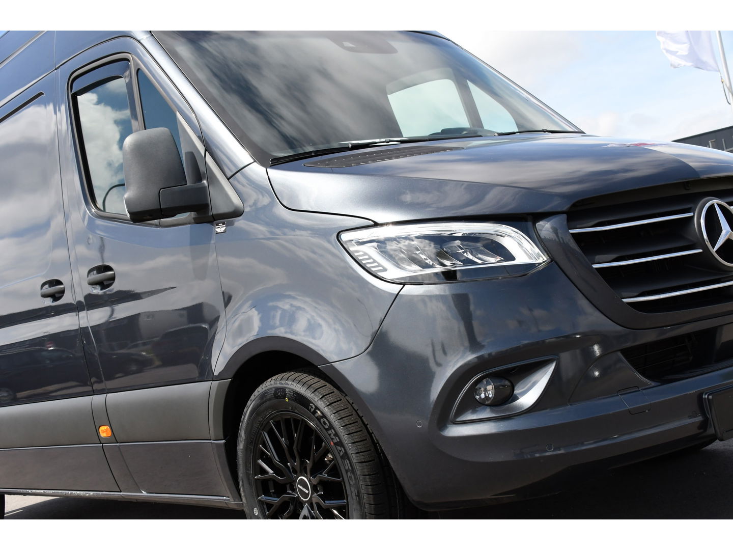 Mercedes-Benz Sprinter 319 V6 3.0 CDI L2H2 PB Edition Adaptieve Cruise, 360 Camera, 3500kg Trekhaak, Carplay, LED, 190PK, Automaat, Stoelverwarming, Uniek!