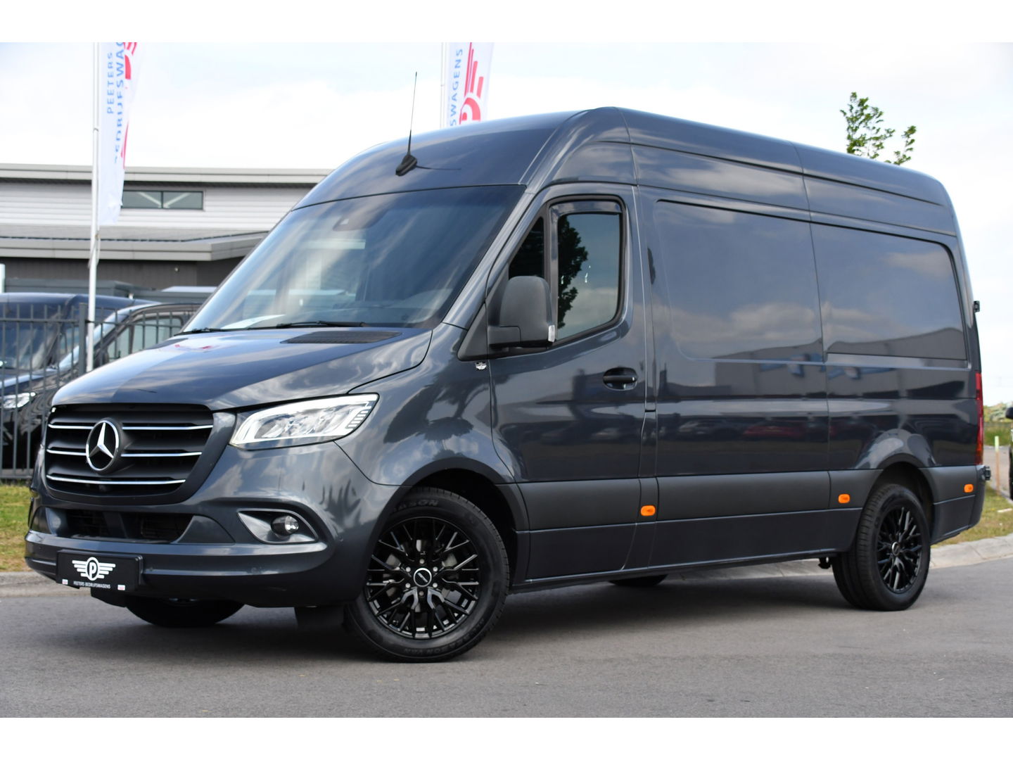 Mercedes-Benz Sprinter 319 V6 3.0 CDI L2H2 PB Edition Adaptieve Cruise, 360 Camera, 3500kg Trekhaak, Carplay, LED, 190PK, Automaat, Stoelverwarming, Uniek!