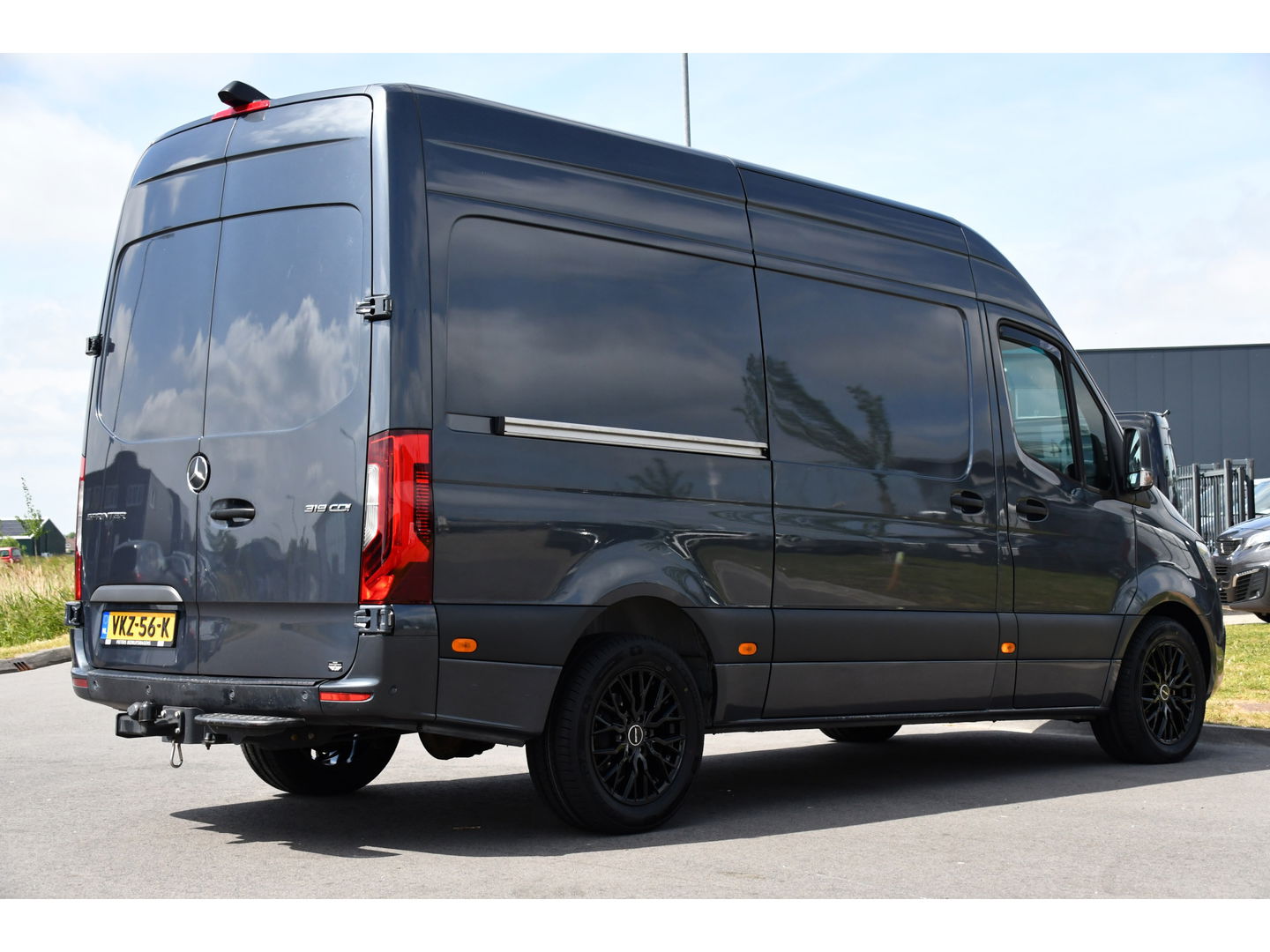 Mercedes-Benz Sprinter 319 V6 3.0 CDI L2H2 PB Edition Adaptieve Cruise, 360 Camera, 3500kg Trekhaak, Carplay, LED, 190PK, Automaat, Stoelverwarming, Uniek!