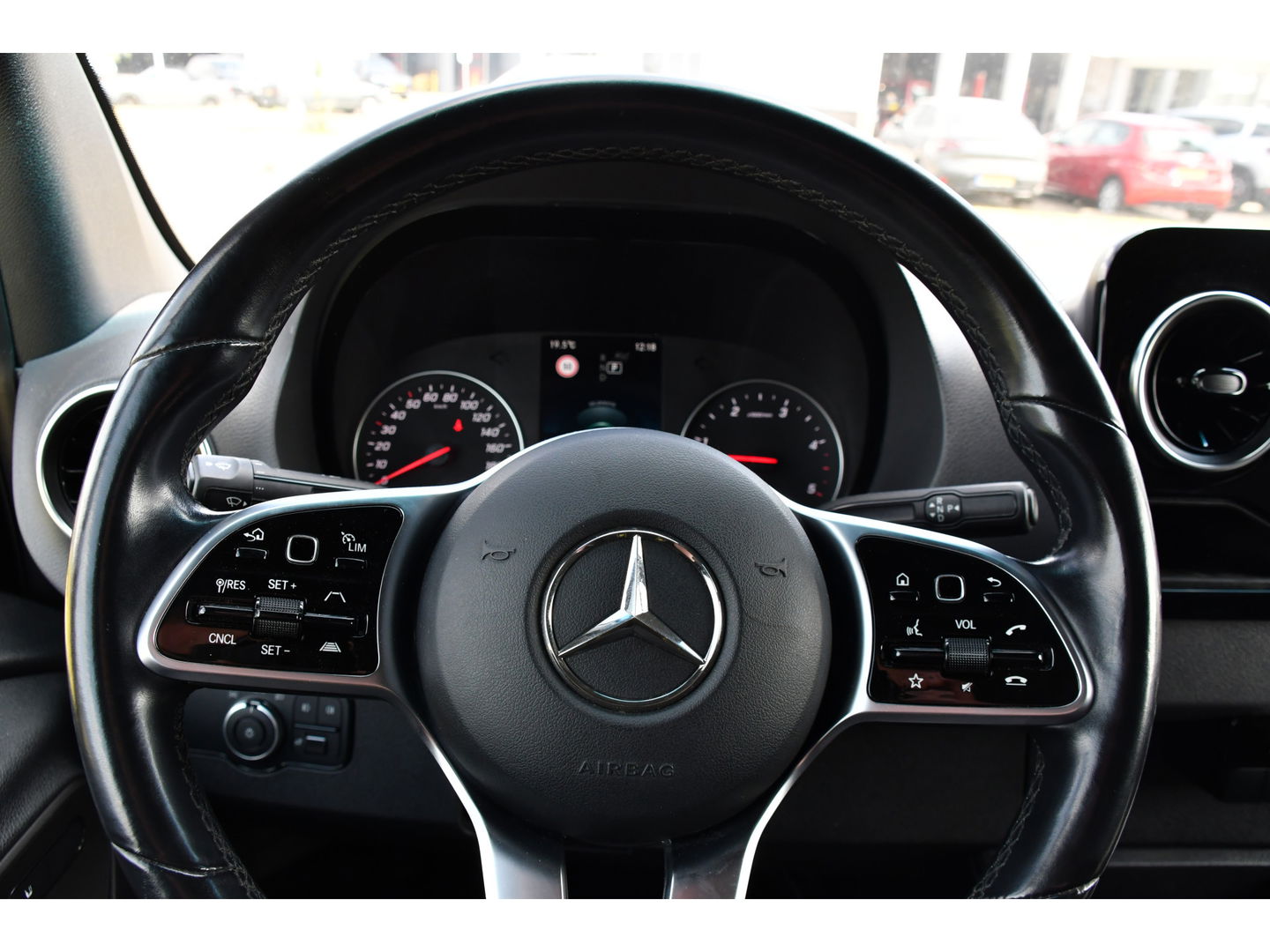 Mercedes-Benz Sprinter 319 V6 3.0 CDI L2H2 PB Edition Adaptieve Cruise, 360 Camera, 3500kg Trekhaak, Carplay, LED, 190PK, Automaat, Stoelverwarming, Uniek!