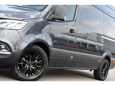 Mercedes-Benz Sprinter 319 V6 3.0 CDI L2H2 PB Edition Adaptieve Cruise, 360 Camera, 3500kg Trekhaak, Carplay, LED, 190PK, Automaat, Stoelverwarming, Uniek!