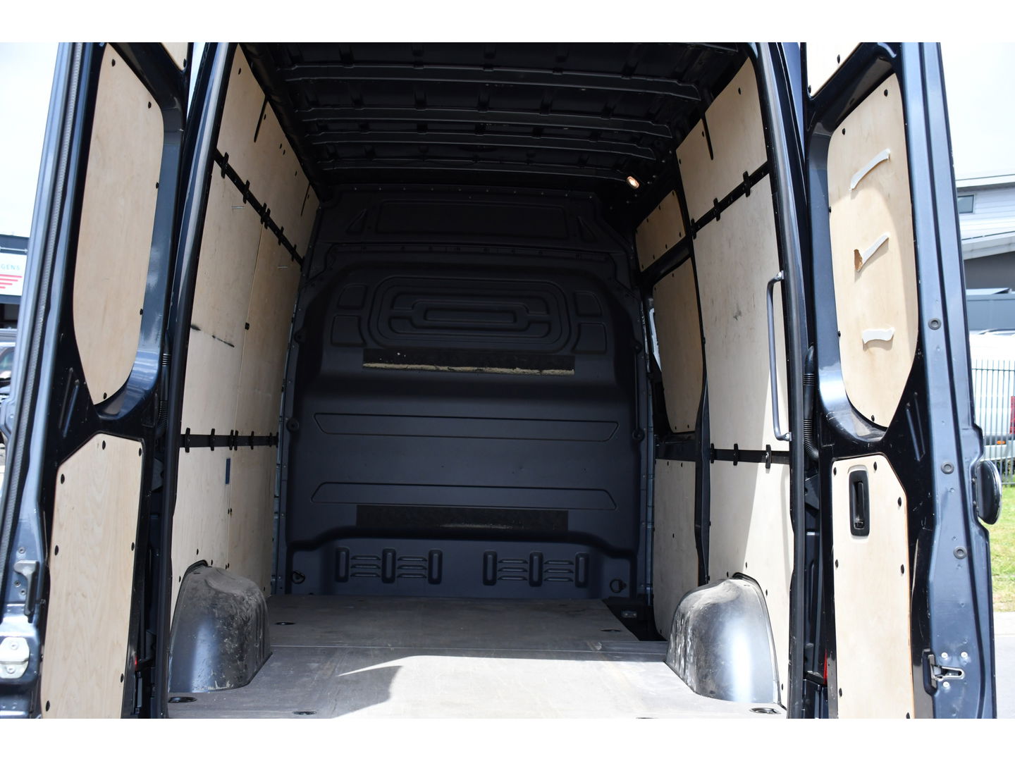 Mercedes-Benz Sprinter 319 V6 3.0 CDI L2H2 PB Edition Adaptieve Cruise, 360 Camera, 3500kg Trekhaak, Carplay, LED, 190PK, Automaat, Stoelverwarming, Uniek!