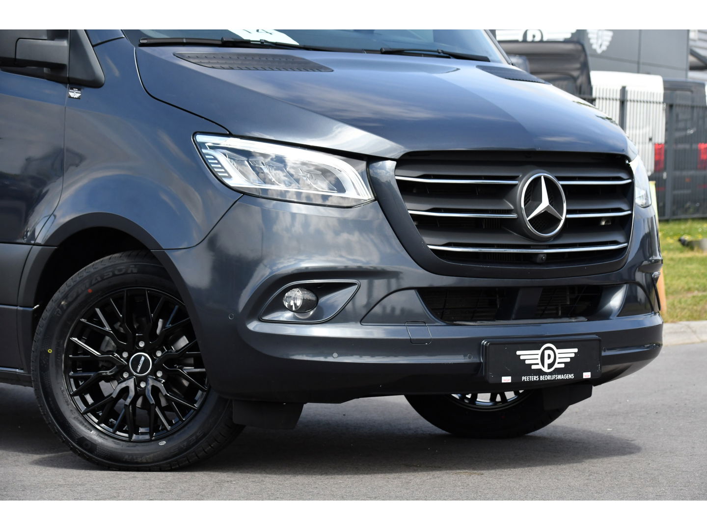 Mercedes-Benz Sprinter 319 V6 3.0 CDI L2H2 PB Edition Adaptieve Cruise, 360 Camera, 3500kg Trekhaak, Carplay, LED, 190PK, Automaat, Stoelverwarming, Uniek!