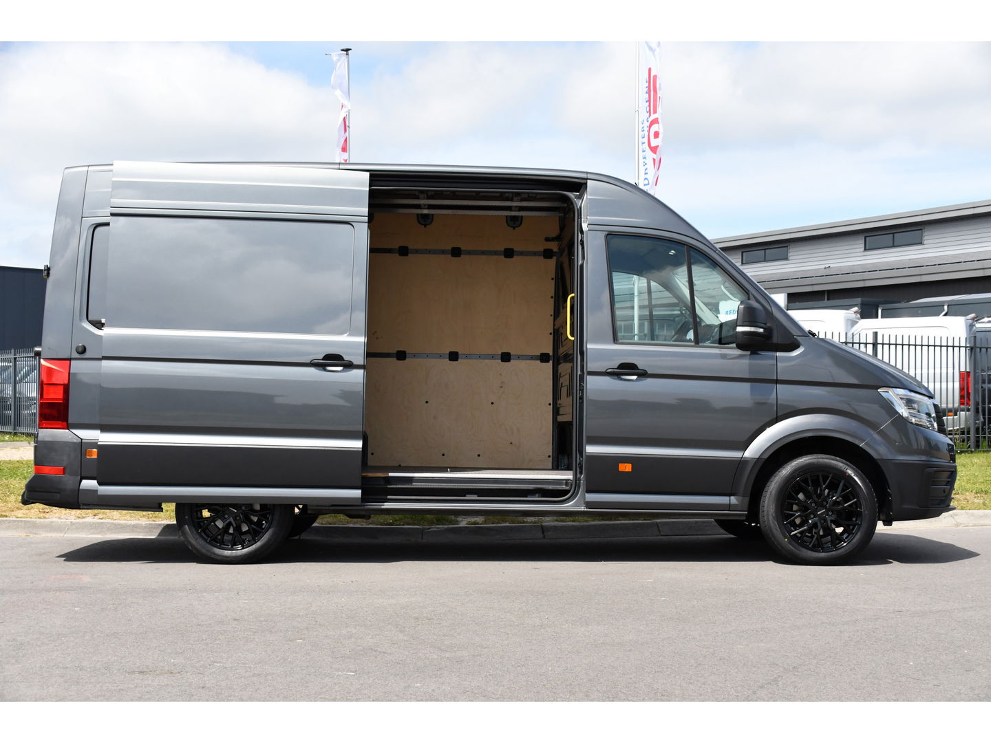 Volkswagen Crafter 35 2.0 TDI L3H3 Highline Camera, Carplay, LED, 140pk, Automaat, Voorruit verwarming, Uniek!