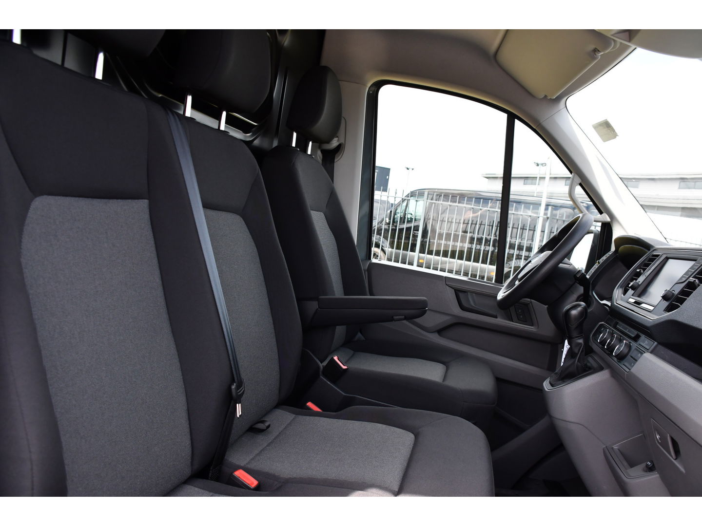 Volkswagen Crafter 35 2.0 TDI L3H3 Highline Camera, Carplay, LED, 140pk, Automaat, Voorruit verwarming, Uniek!