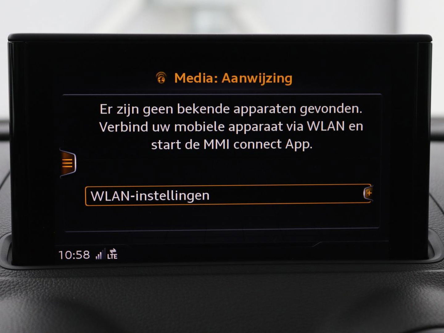 Audi A3 1.0 TFSI | Automaat | Panoramadak | Adaptive cruise | Climate control | Navigatie | Xenon | Parkeerhulp | Bluetooth