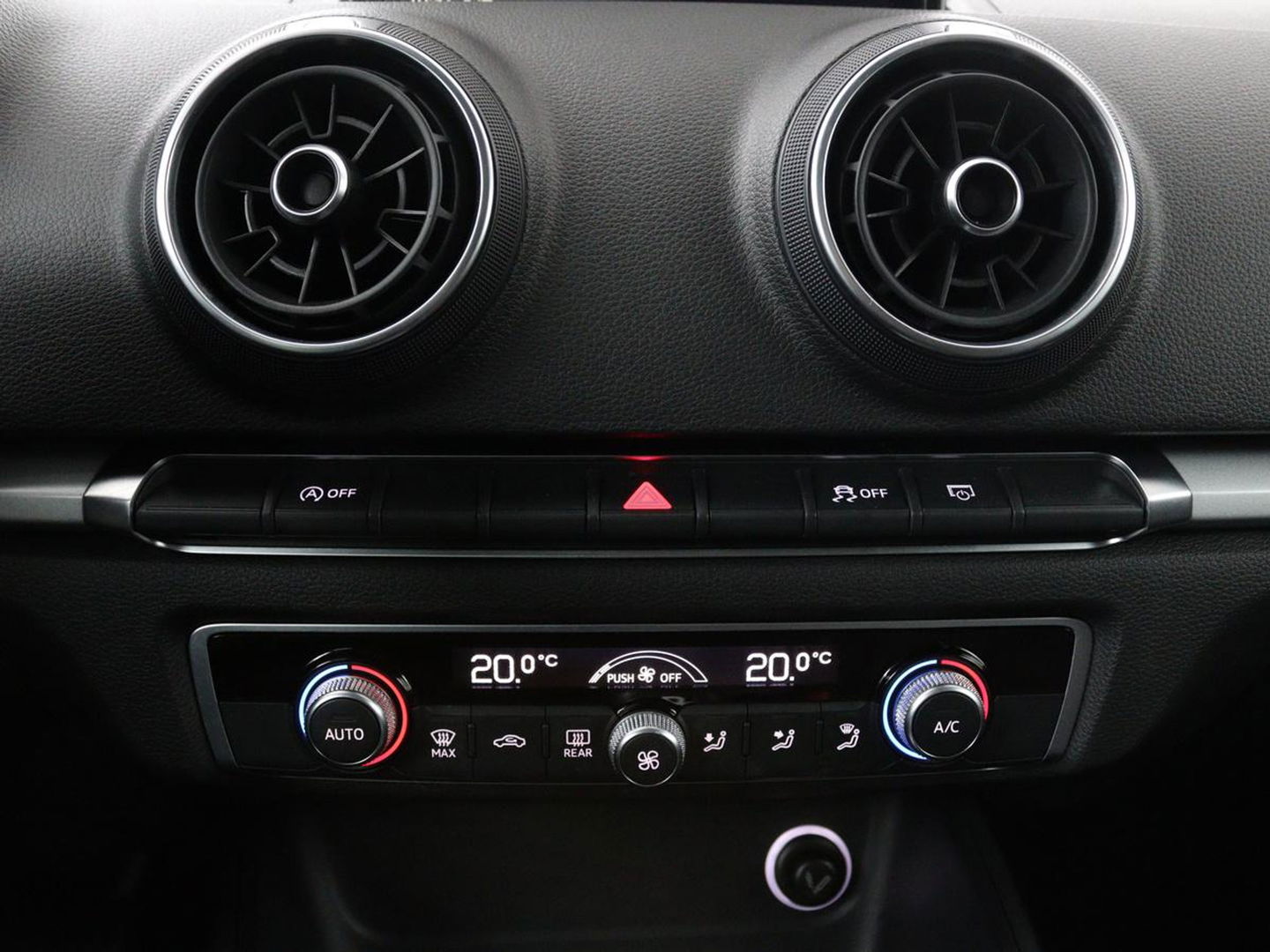 Audi A3 1.0 TFSI | Automaat | Panoramadak | Adaptive cruise | Climate control | Navigatie | Xenon | Parkeerhulp | Bluetooth