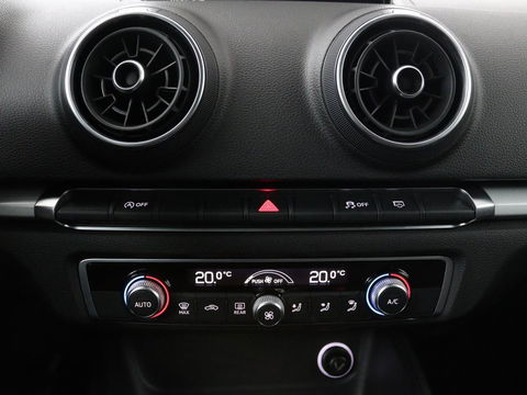 Audi A3 1.0 TFSI | Automaat | Panoramadak | Adaptive cruise | Climate control | Navigatie | Xenon | Parkeerhulp | Bluetooth