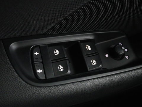 Audi A3 1.0 TFSI | Automaat | Panoramadak | Adaptive cruise | Climate control | Navigatie | Xenon | Parkeerhulp | Bluetooth