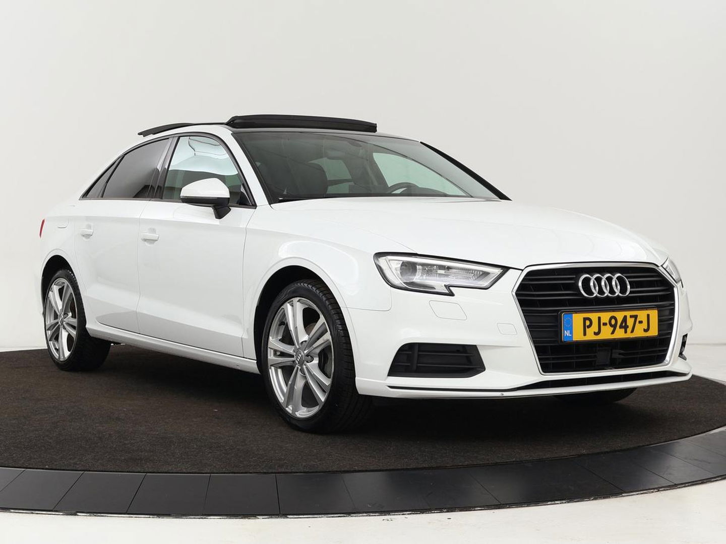 Audi A3 1.0 TFSI | Automaat | Panoramadak | Adaptive cruise | Climate control | Navigatie | Xenon | Parkeerhulp | Bluetooth
