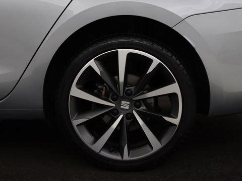 SEAT Leon 1.4 TSI eHybrid PHEV FR | Carplay | Sfeerverlichting | Navigatie | Full LED | Sportstoelen | Parkeerhulp | Climate control | Cruise control
