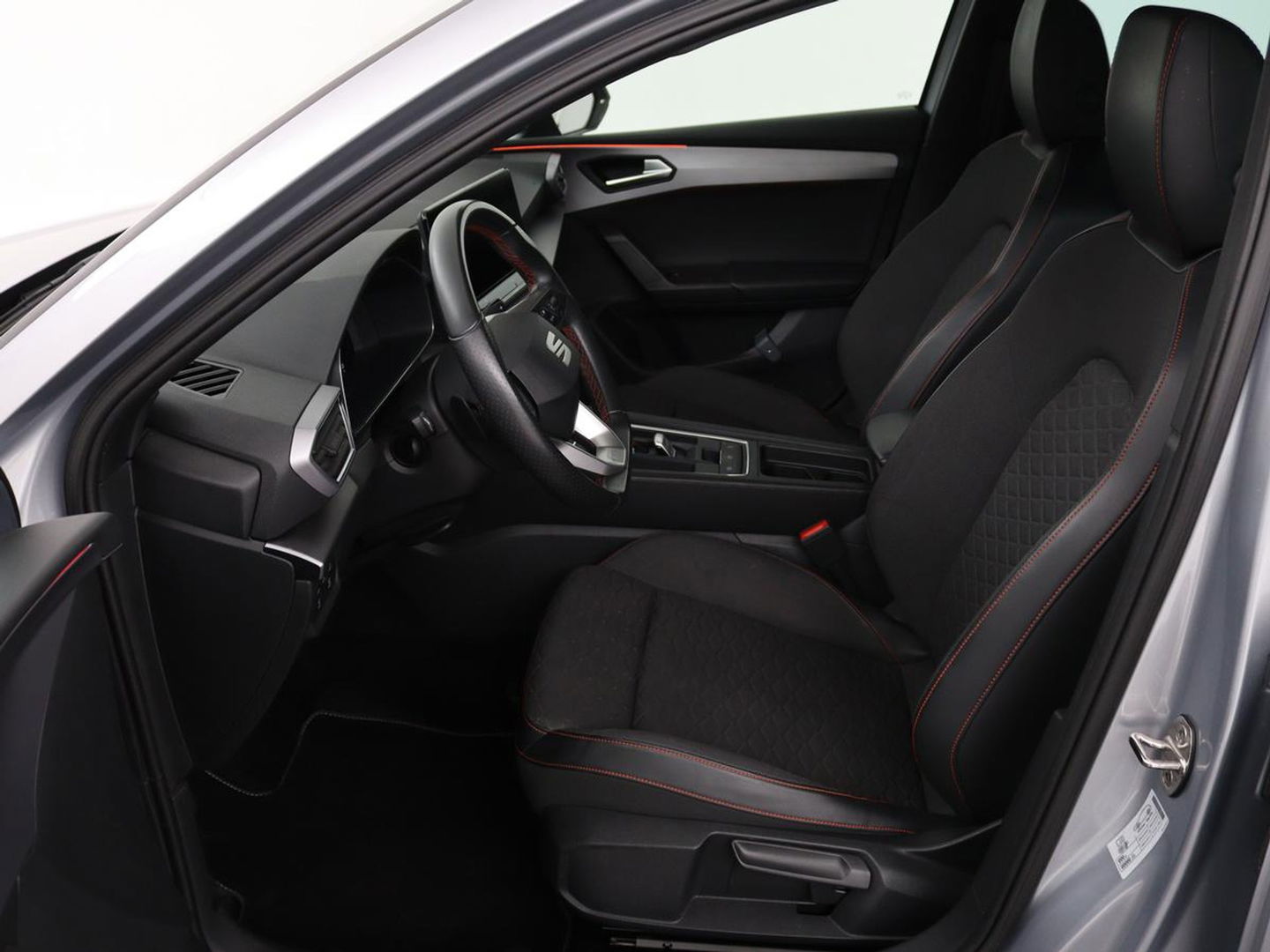 SEAT Leon 1.4 TSI eHybrid PHEV FR | Carplay | Sfeerverlichting | Navigatie | Full LED | Sportstoelen | Parkeerhulp | Climate control | Cruise control