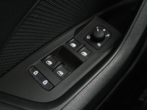Škoda Octavia 1.4 TSI iV Business Edition | Trekhaak | Carplay | Full LED | Navigatie | Climate control | Parkeerhulp | Cruise control | PHEV