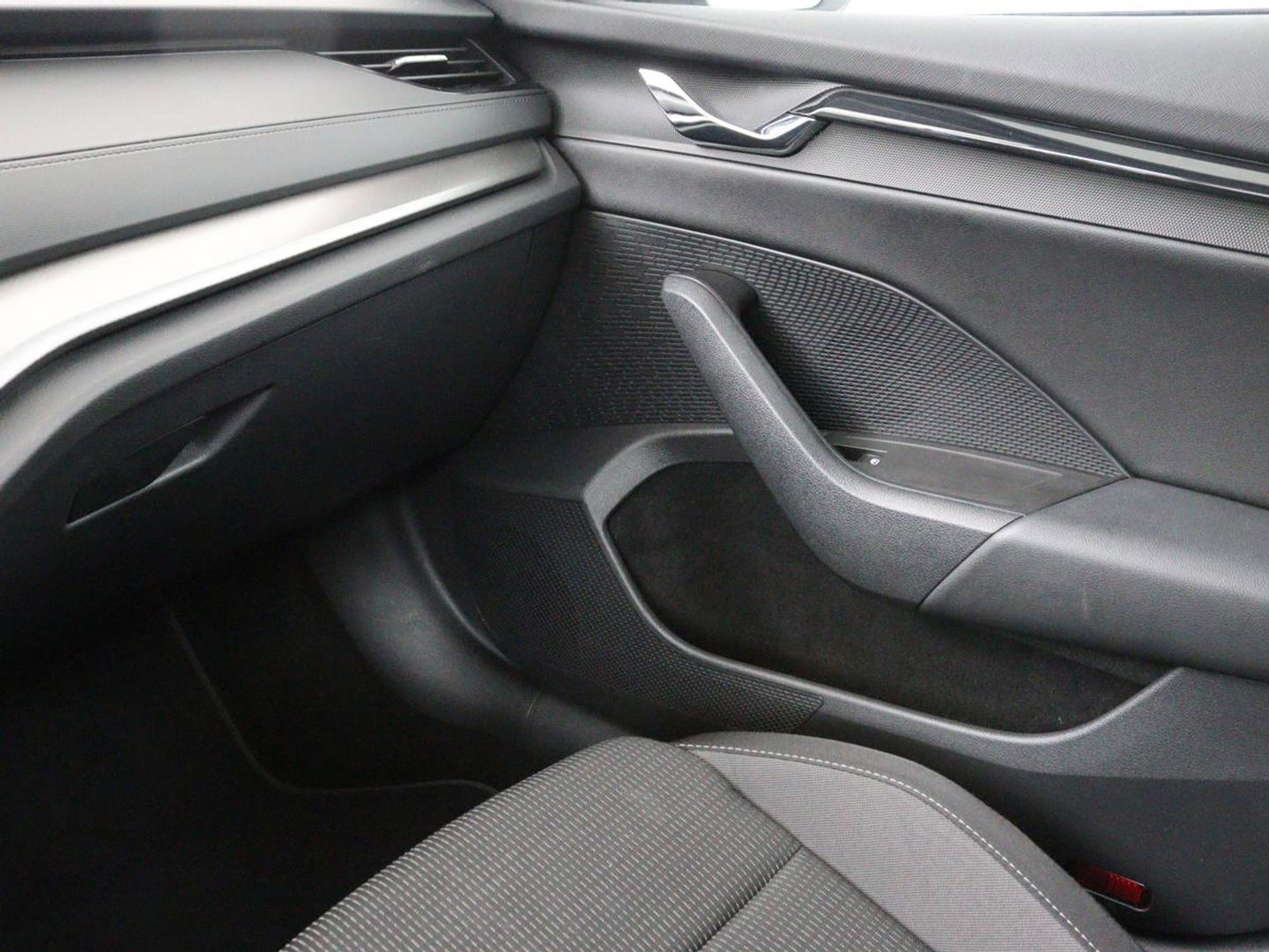 Škoda Octavia 1.4 TSI iV Business Edition | Trekhaak | Carplay | Full LED | Navigatie | Climate control | Parkeerhulp | Cruise control | PHEV
