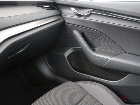 Škoda Octavia 1.4 TSI iV Business Edition | Trekhaak | Carplay | Full LED | Navigatie | Climate control | Parkeerhulp | Cruise control | PHEV